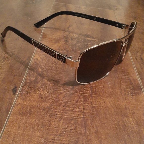 Other - Gucci Aviator Sunglasses Black Gold 2022